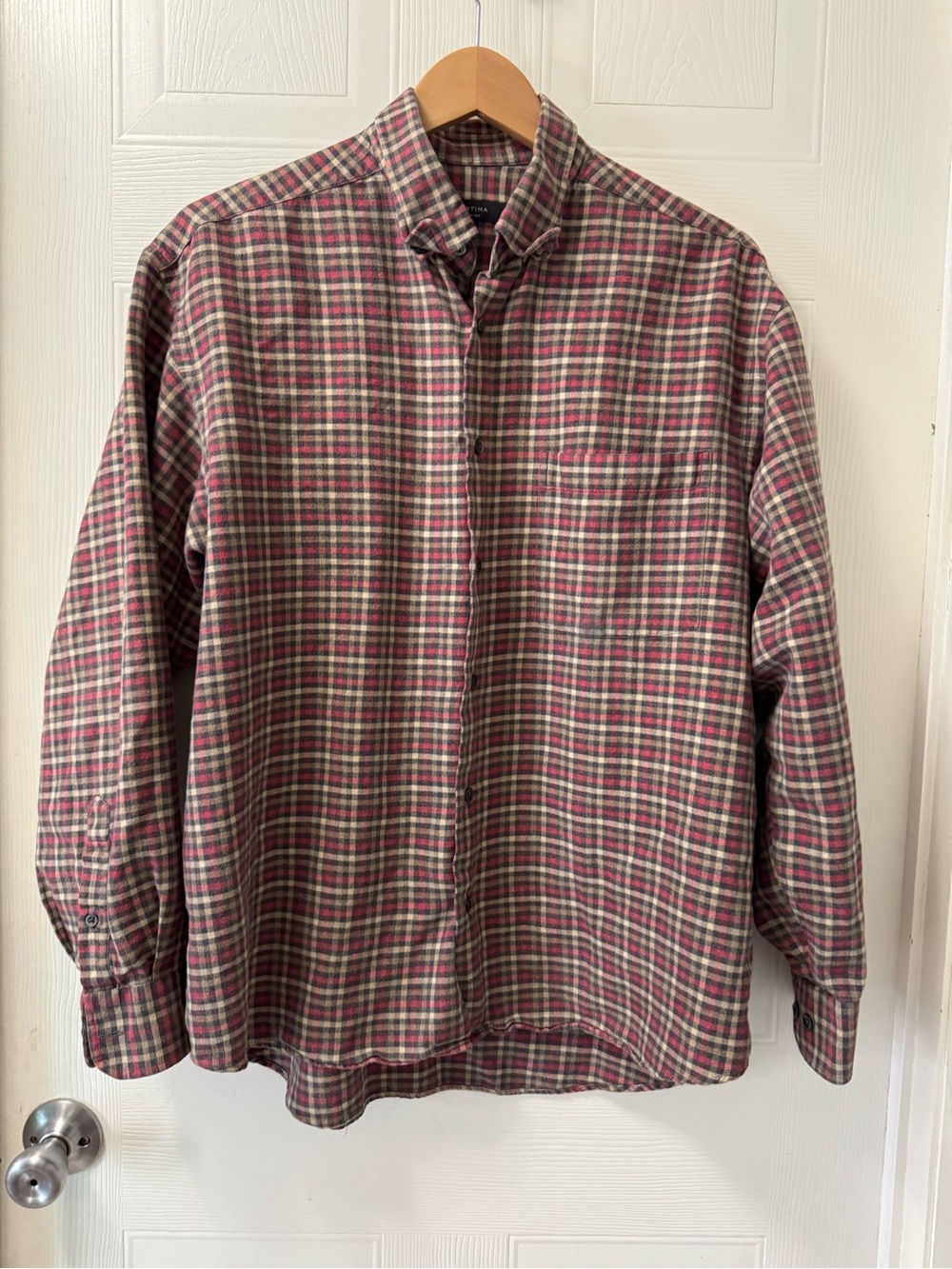 Casual Plaid Button-Down Shirt in Red and Gray